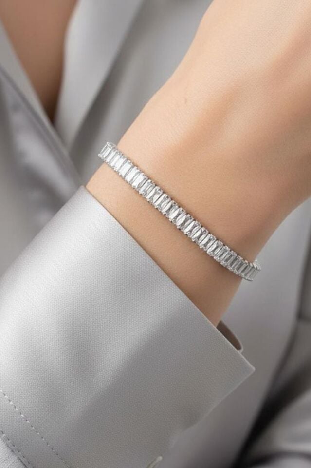 Zirkon Taşlı 4 mm Baget Su Yolu Kadın Bileklik