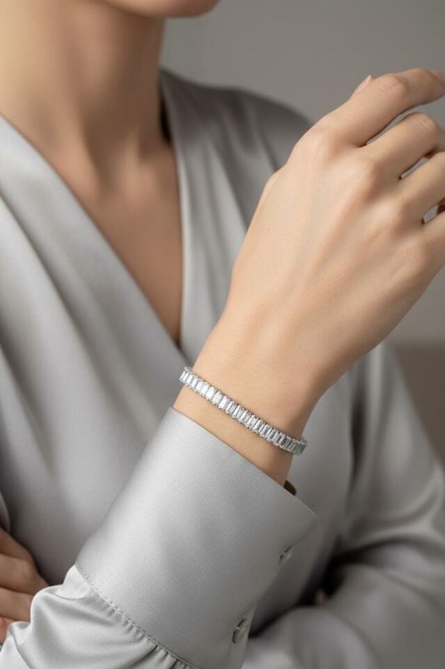 Zirkon Taşlı 4 mm Baget Su Yolu Kadın Bileklik