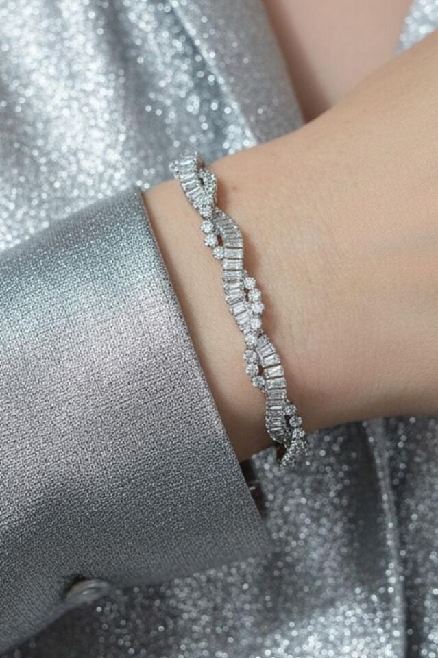 Zirkon Taşlı Baget Su Yolu Dolamalı Kadın Bileklik