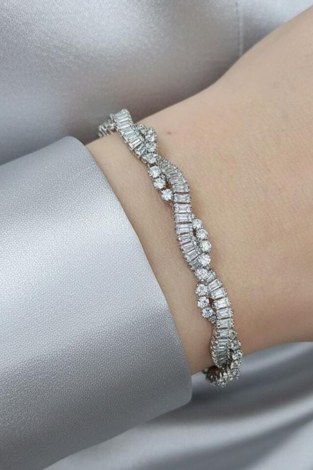 Zirkon Taşlı Baget Su Yolu Dolamalı Kadın Bileklik