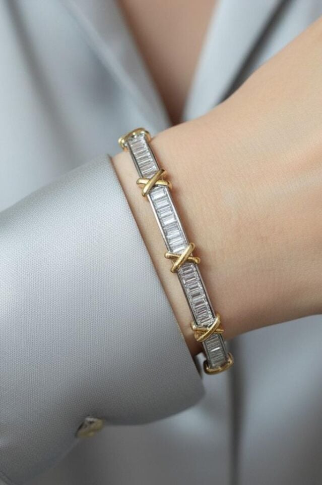 Zirkon Taşlı Baget Su Yolu XOXO Model Kadın Kelepçe Bileklik