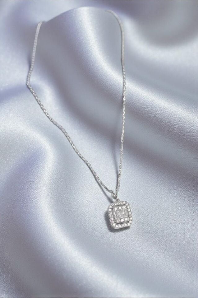 Kare Zirkon Taşlı Zincir Çelik Kadın Kolye