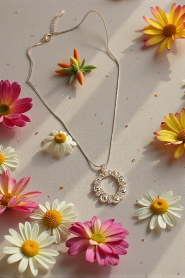 Zirkon Taşlı Bombeli Halka Model Çelik Altın Sarısı Kadın Kolye