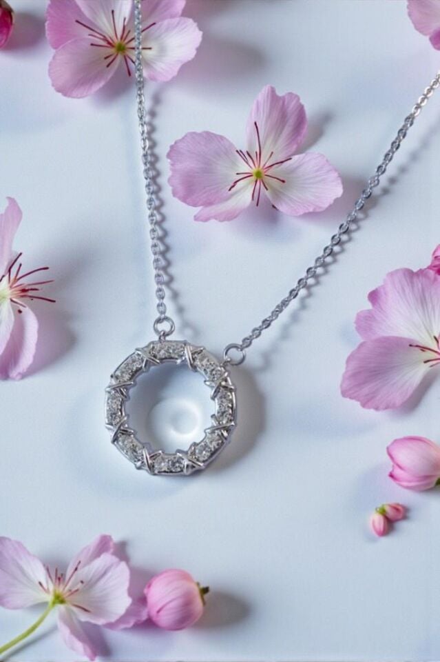 Zirkon Taşlı XOXO Model Çelik Metalik Kadın Kolye