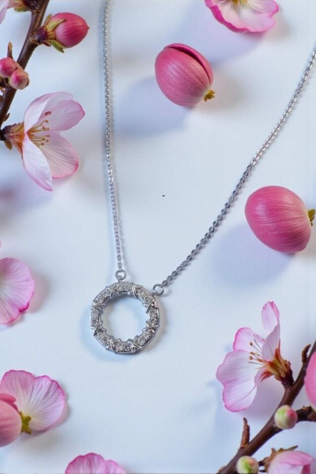 Zirkon Taşlı XOXO Model Çelik Metalik Kadın Kolye