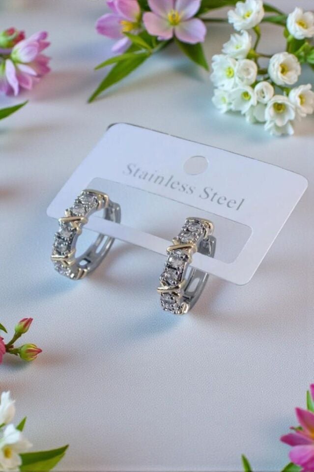 Zirkon Taşlı XOXO Model Kadın Küpe