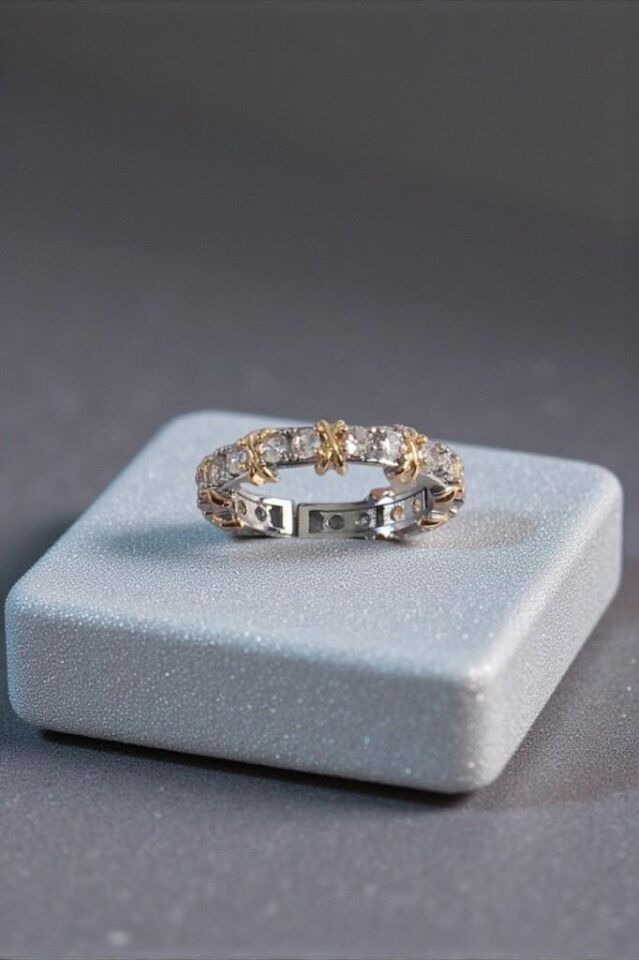 XOXO Model Zirkon Taşlı Ayarlanabilir Metalik Kadın Yüzük