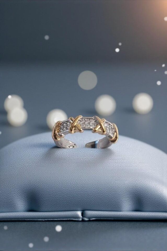 Zirkon Taşlı Ayarlanabilir XOXO Model Metalik Kadın Yüzük