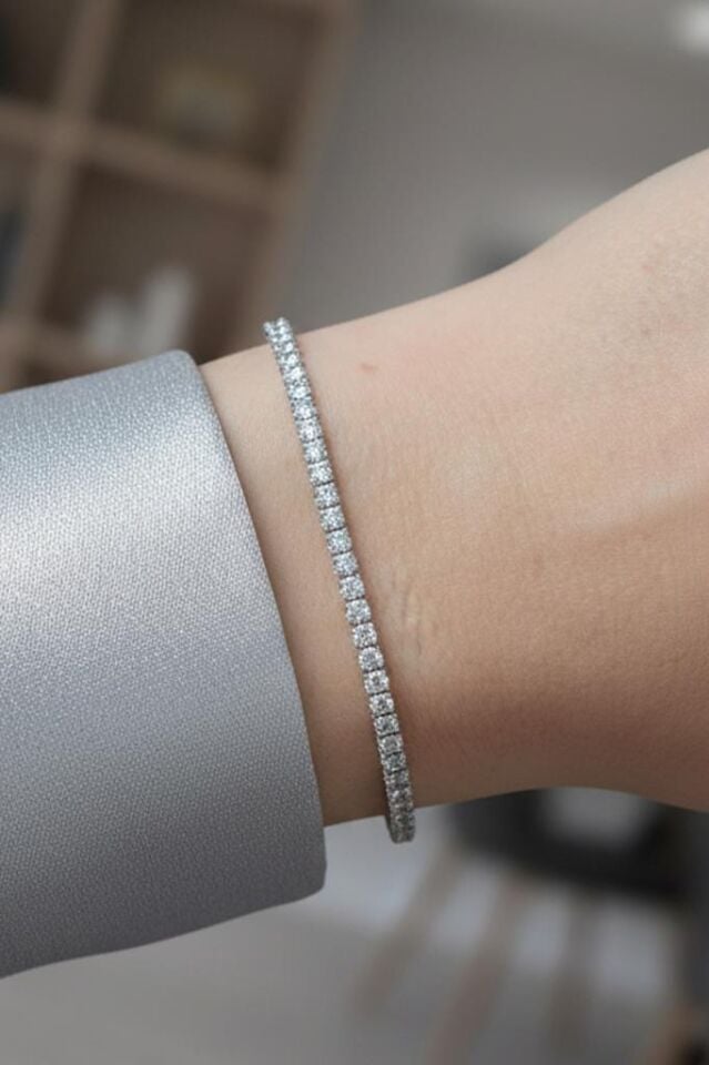 Zirkon Taşlı 2 mm Extra Slim Kare Su Yolu Kadın Bileklik