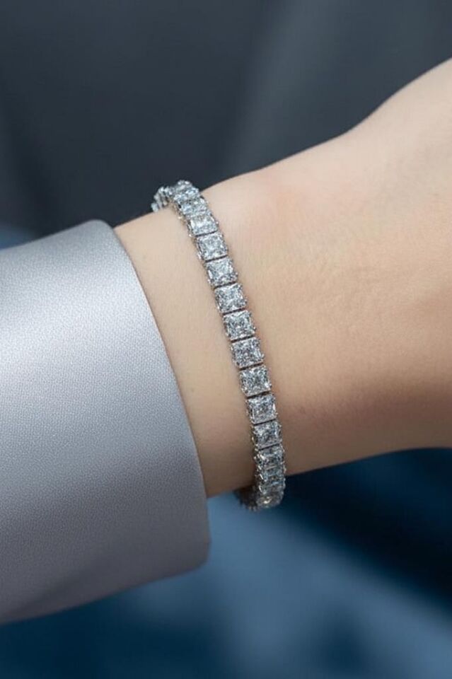 Zirkon Taşlı 4 mm Kare Su Yolu Kadın Bileklik