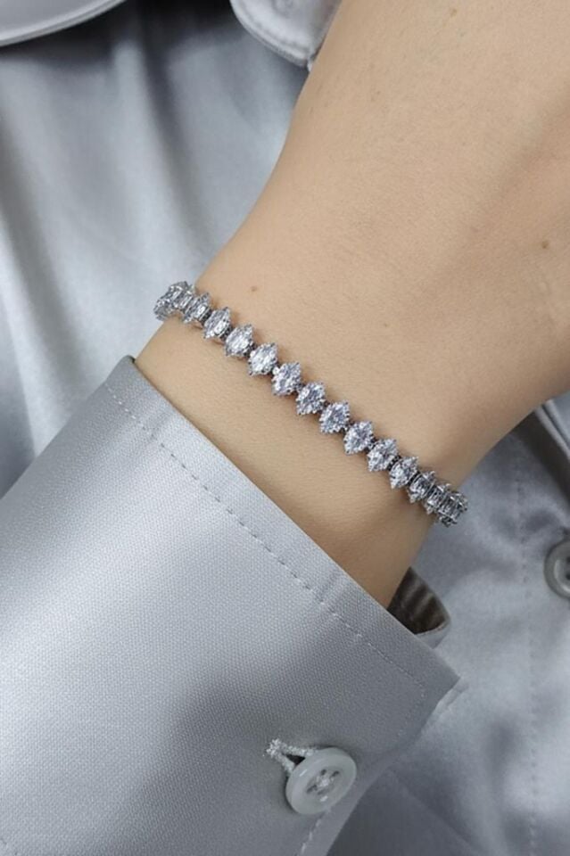 Zarif Taşlı Su Yolu Kadın Bileklik 17+5 cm Ayarlanabilir Şık Tasarım