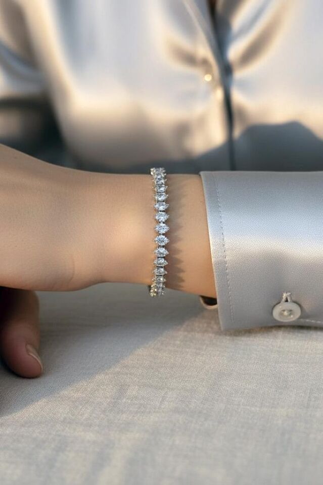 Zarif Taşlı Su Yolu Kadın Bileklik 17+5 cm Ayarlanabilir Şık Tasarım