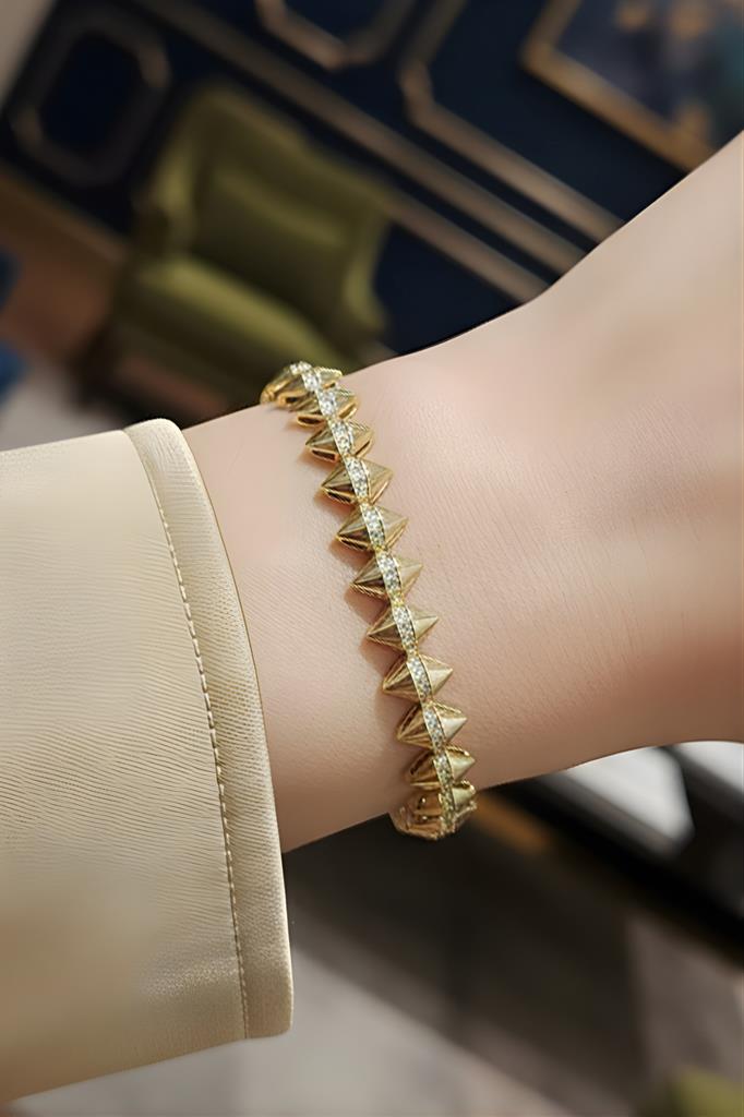 Altın Renkli Modern Piramit Form Detaylı Zarif Kadın Bileklik 17 cm + 2 cm Uzatma