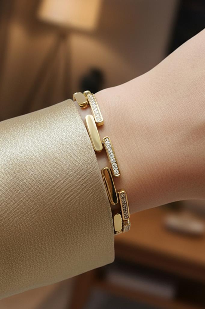 Altın Renkli Zarif Detaylı Taşlı Kadın Bileklik 17 cm + 2 cm Uzatma