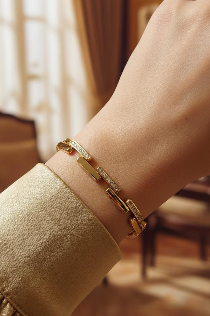 Altın Renkli Zarif Detaylı Taşlı Kadın Bileklik 17 cm + 2 cm Uzatma