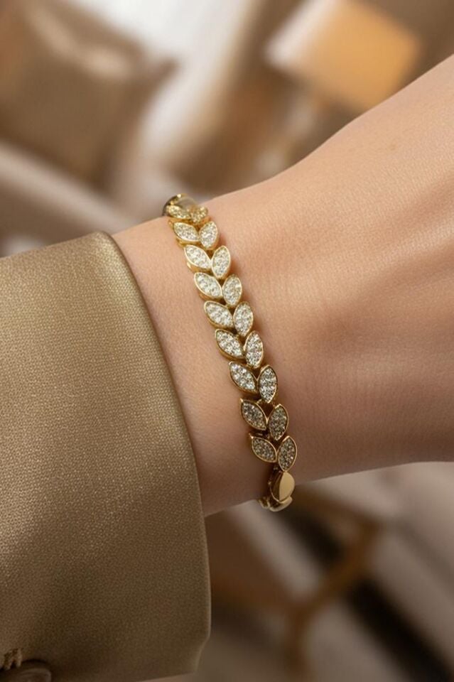 Altın Renkli Yaprak Detaylı Taşlı Kadın Bileklik 17 cm + 2 cm Uzatma
