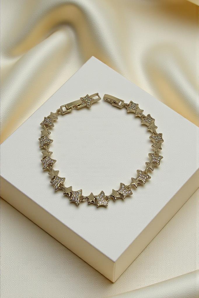Altın Renkli Yıldız Detaylı Taşlı Kadın Bileklik 17 cm + 2 cm Uzatma