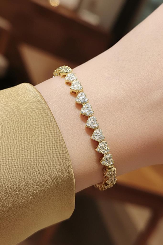 Altın Renkli Kalp Detaylı Taşlı Kadın Bileklik 17,5 cm + 2 cm Uzatma