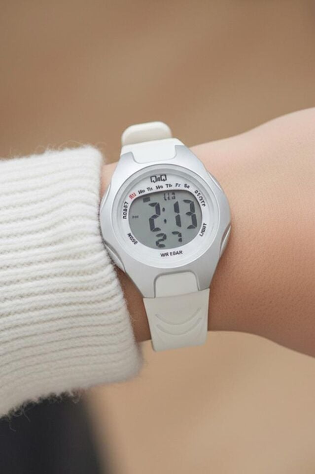Q&Q 5-10 Yaş Alarmlı, Kronometreli, Işıklı, 100 Metre Su Geçirmez Beyaz Çocuk Kol Saati