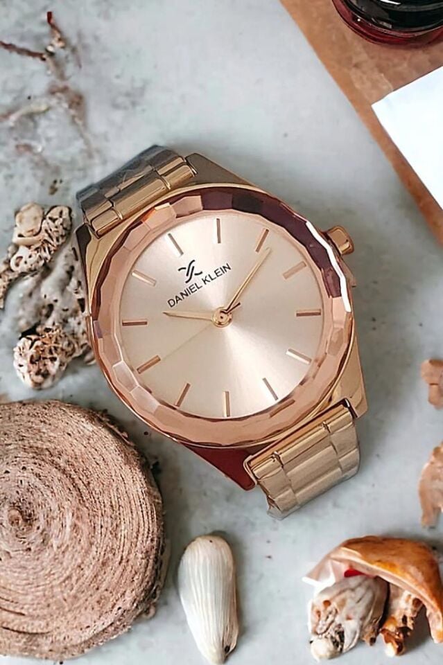 Kesme Camlı Rose Gold Kadın Kol Saati + Zirkon Taşlı Bileklik Seti