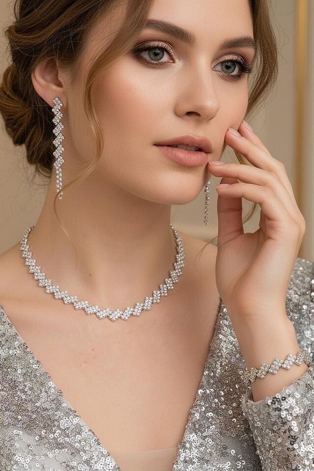 Çapraz Dizim Zirkon Taşlı 3’lü Kolye, Küpe ve Bileklik Seti - Düğün, Kına, Nişan Gelin Takı Seti