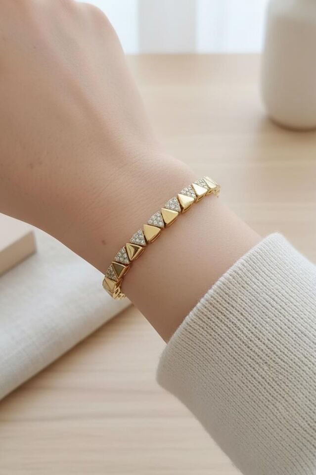 14K VIP Kaplama Üçgen Form Taş Detaylı Geometrik Kadın Bileklik 17+2 cm Ayarlanabilir