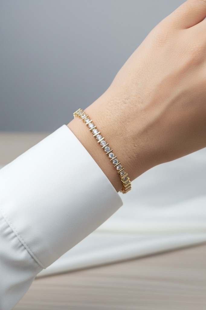 Valmont Accessories 14K VIP Kaplama Altın Renkli Kristal Taşlı Kadın Bileklik