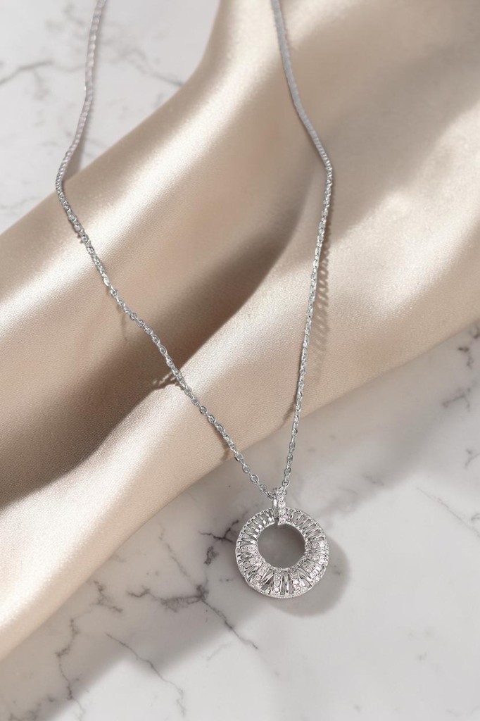 Valmont Accessories Daire Model 45 cm Çelik Zincir Metalik Renk Zirkon Taşlı Kadın Kolye