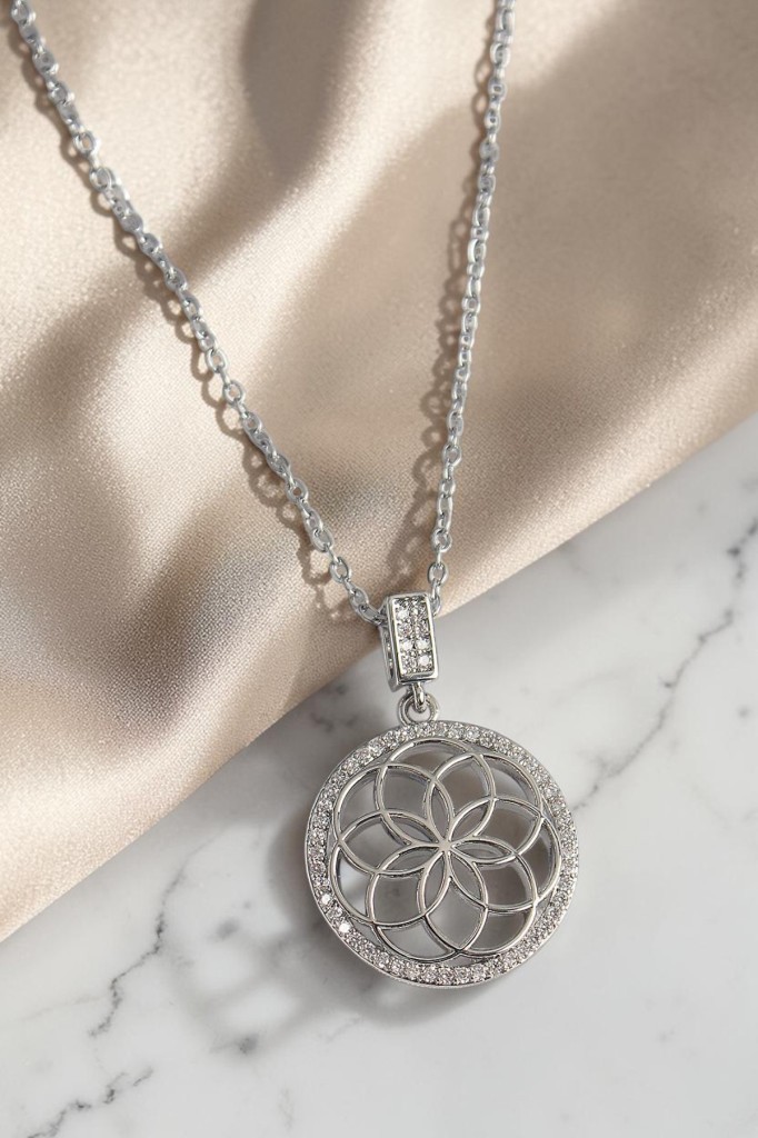 Valmont Accessories Lotus Çiçeği Model 45 cm Çelik Zincir Metalik Renk Zirkon Taşlı Kadın Kolye