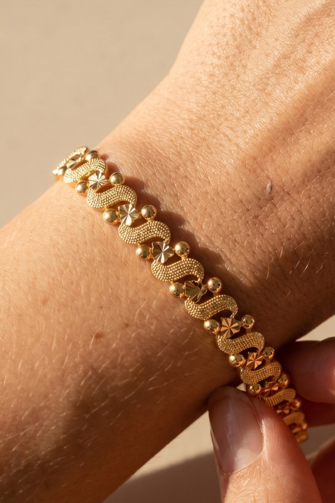 Valmont Accessories 14K VIP Kaplama Altın Renk Desenli Kadın Bileklik - 18+2 cm Ayarlanabilir