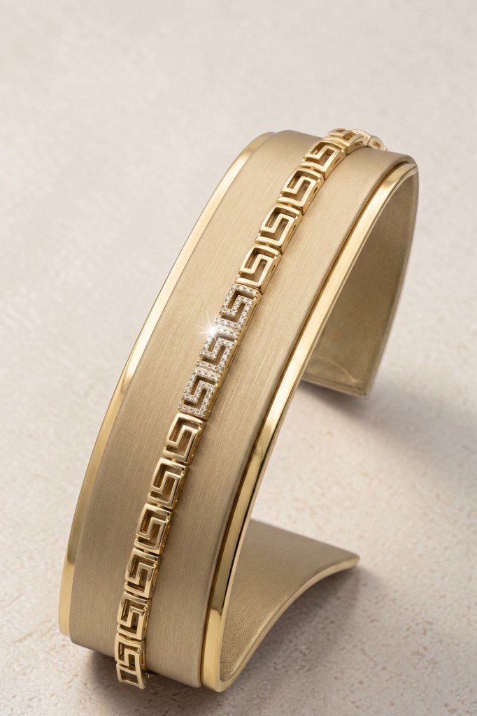 Valmont Accessories 14K VIP Kaplama 18 cm Altın Renk Zirkon Taşlı Geometrik Desenli Kadın Bileklik
