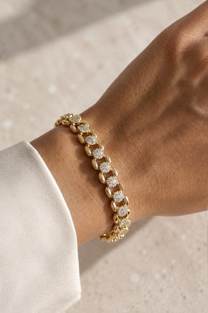 Valmont Accessories 14K VIP Kaplama 18 cm Altın Renk Zirkon Taşlı Daire Detaylı Kadın Bileklik