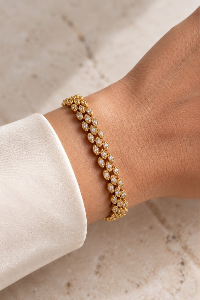 Valmont Accessories 14K VIP Kaplama 19 cm Altın Renk Zirkon Taşlı 3 Sıralı Kadın Bileklik
