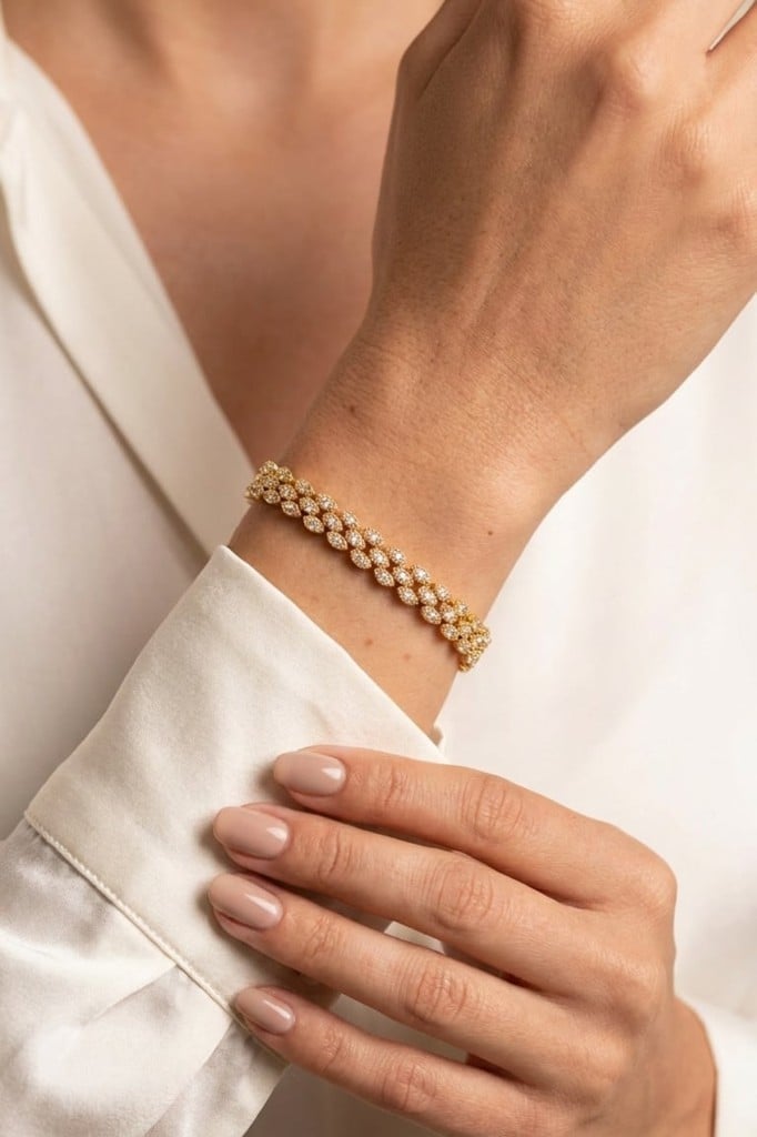 Valmont Accessories 14K VIP Kaplama 19 cm Altın Renk Zirkon Taşlı 3 Sıralı Kadın Bileklik