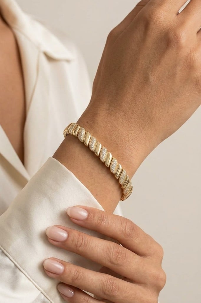 Valmont Accessories 14K VIP Kaplama 18 cm Altın Renk Zirkon Taşlı Kadın Bileklik