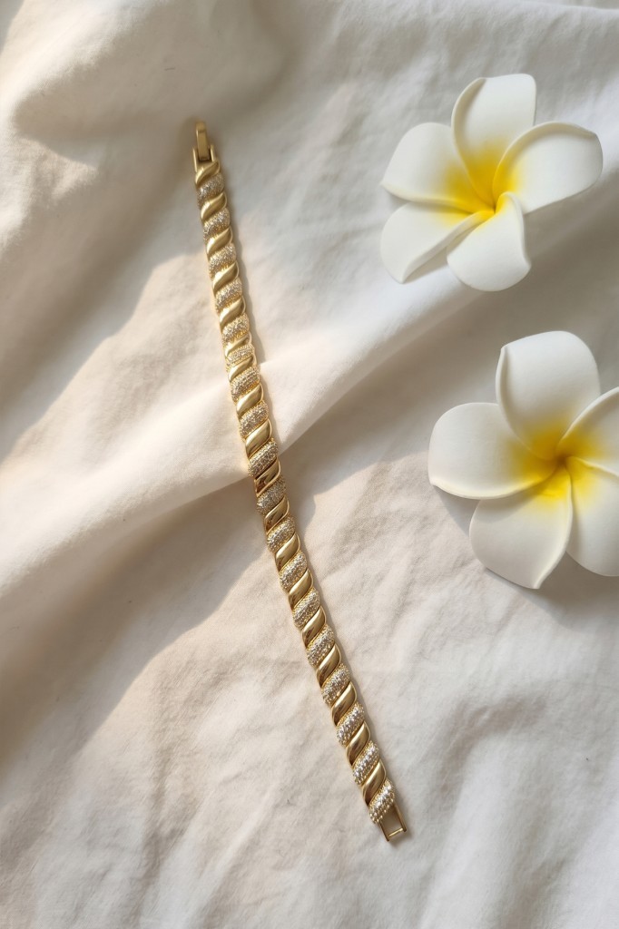 Valmont Accessories 14K VIP Kaplama 18 cm Altın Renk Zirkon Taşlı Kadın Bileklik