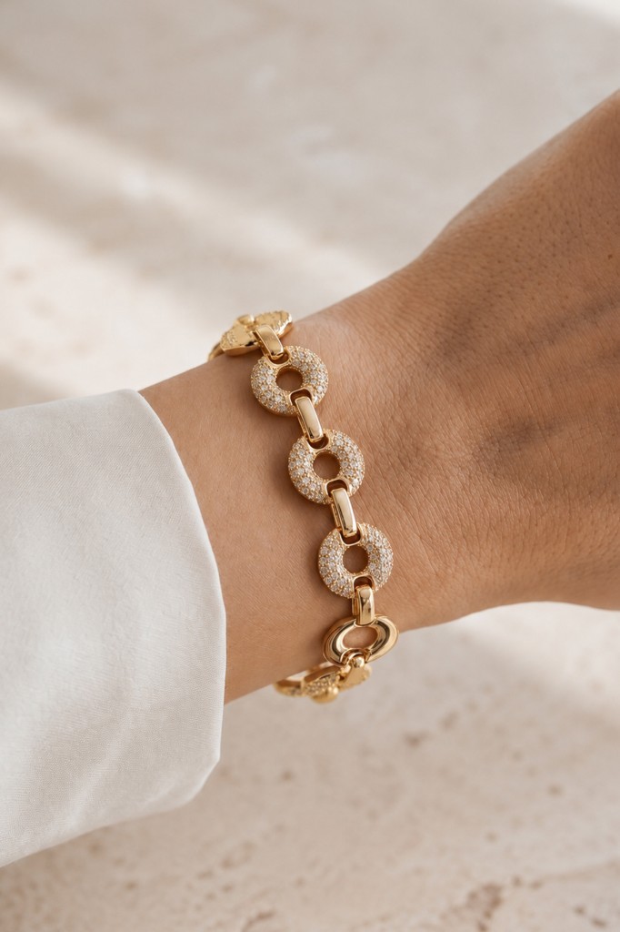 Valmont Accessories 14K VIP Kaplama 18 cm Altın Renk Zirkon Taşlı Geometrik Halka Kadın Bileklik