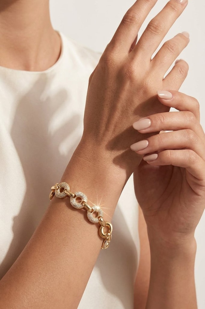 Valmont Accessories 14K VIP Kaplama 18 cm Altın Renk Zirkon Taşlı Geometrik Halka Kadın Bileklik