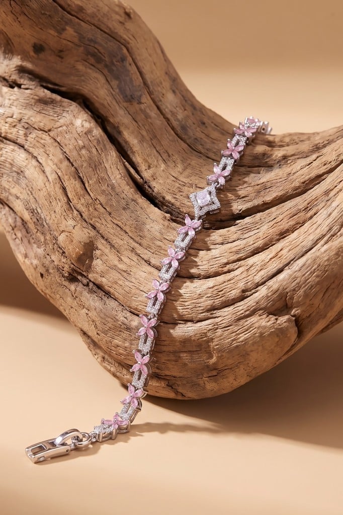 Valmont Accessories Pembe Çiçek ve Kare Motifli Gümüş Renk 17,5 + 2 cm Ayarlanabilir Kadın Bileklik