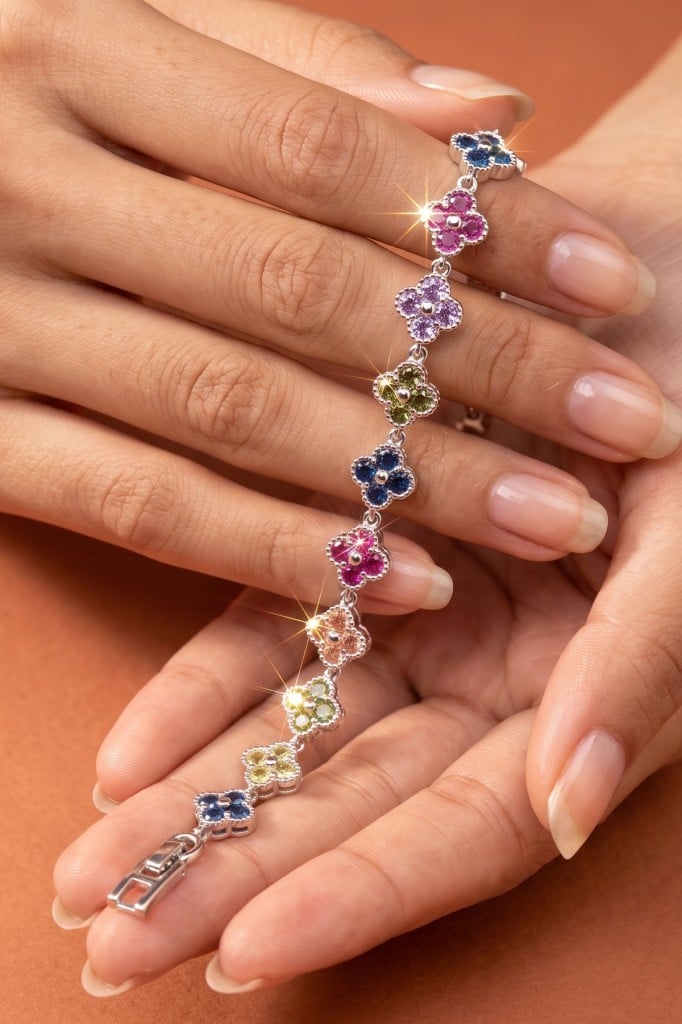 Valmont Accessories Renkli Kristal Taşlı Dört Yapraklı Çiçek Motifli 18+2 cm Ayarlanabilir Kadın Bileklik